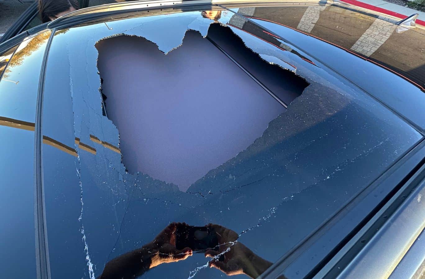 Hyundai Santa Fe Exploded Sunroof